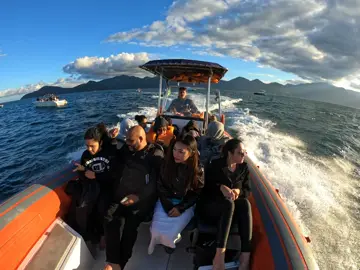 Barco para passeio de observação de baleias