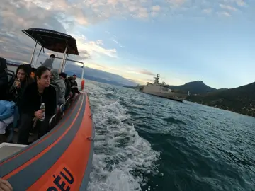 Passeio de barco na costa brasileira